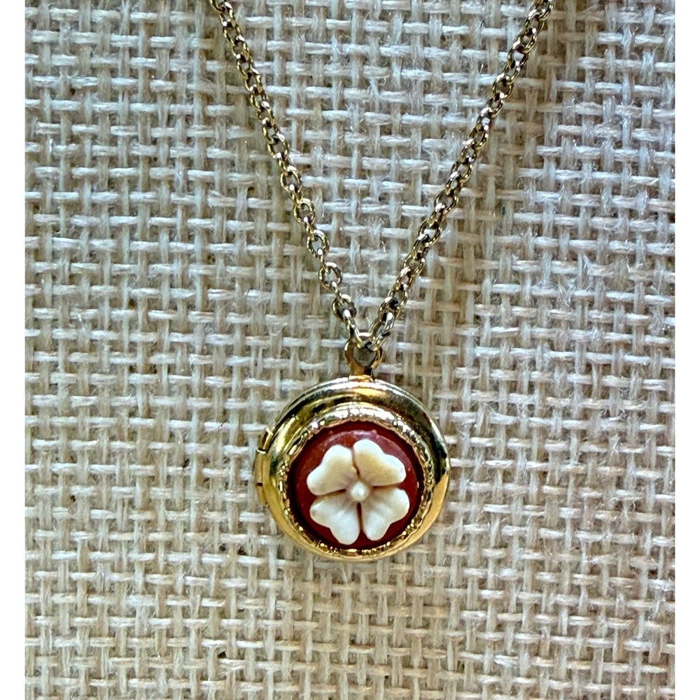 1928 Jewelry Co Gold Tone Floral Cameo Locket Necklace Vintage Style Round 18in